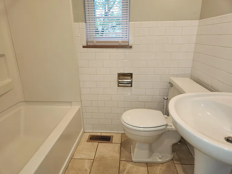 1862 Ashland Ave — Photo 5
