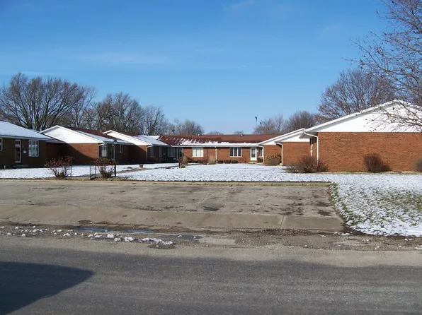 1 Carter Dr APT 1, Fairbury, IL 61739