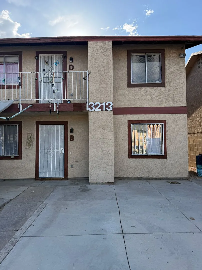 4p3213 — Photo 1