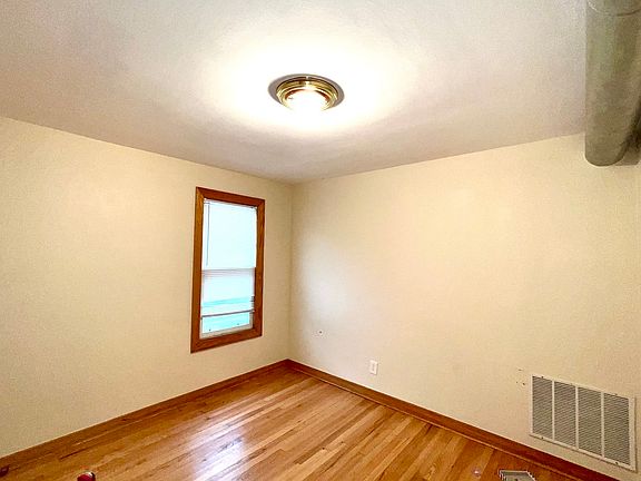 5th image of 3539 N Oconto Ave