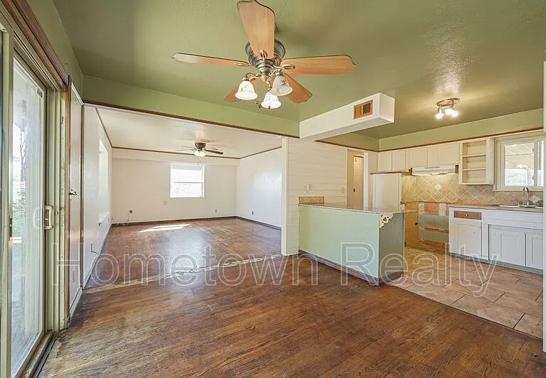 1805 NE 53rd St — Photo 5