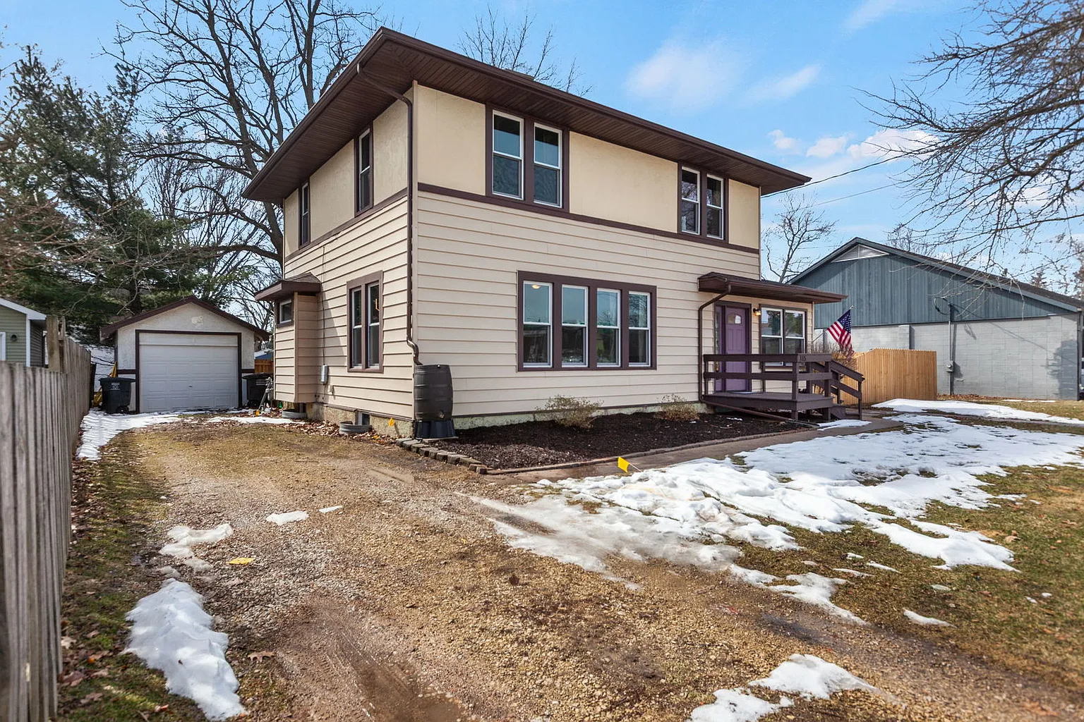 115 Maple Ave photo 1