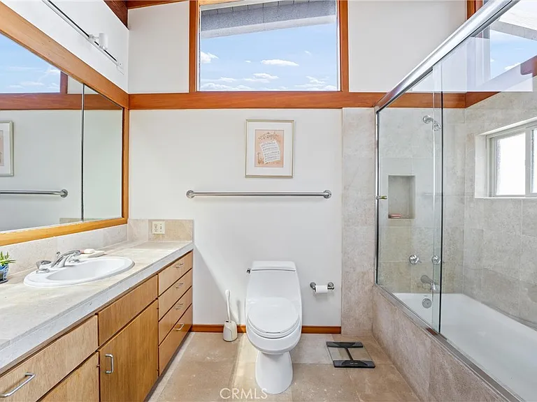 1911 Ocean Way — Photo 24