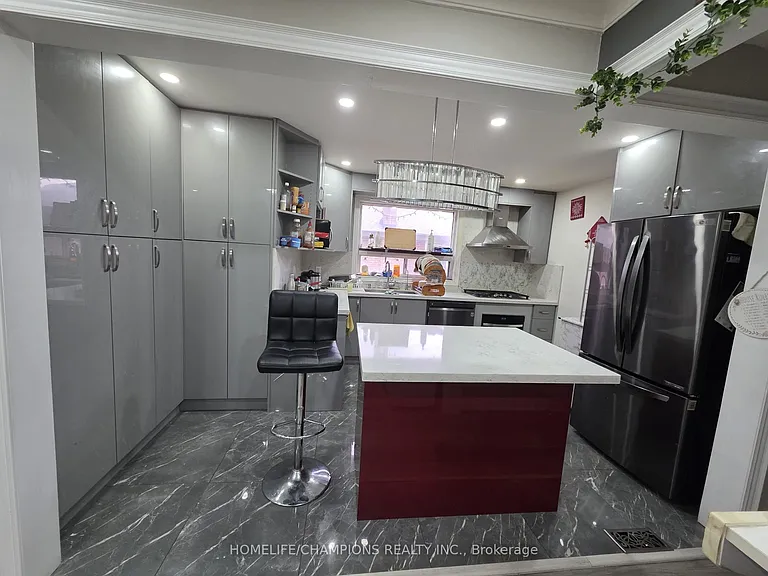 701 N Brimorton Dr NE — Photo 4