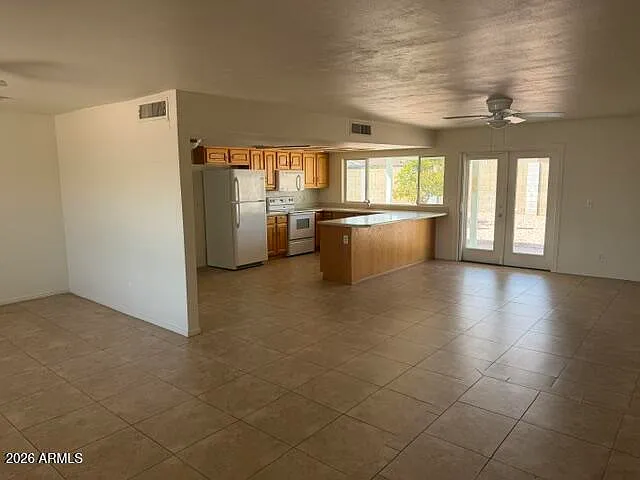 3 bed, 2.0 bath, 1672 sqft, $2,750 — Photo 2