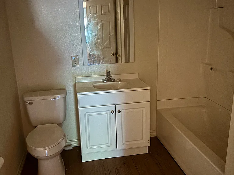 600 Elm St — Photo 3