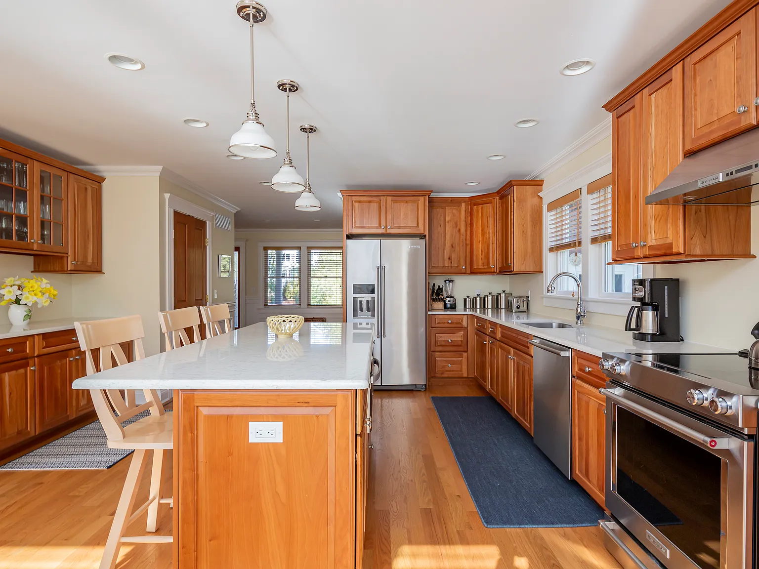 Pristine East Hampton Traditional — Photo 4