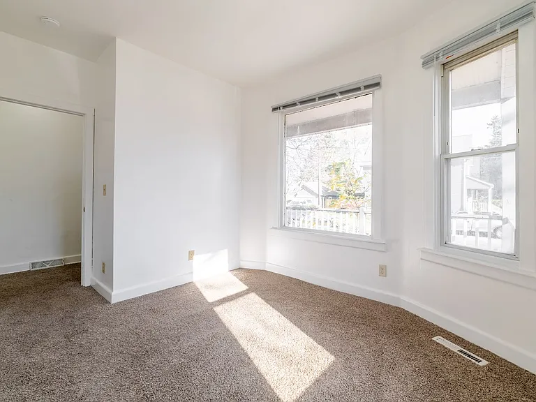 5432 23rd Ave — Photo 3