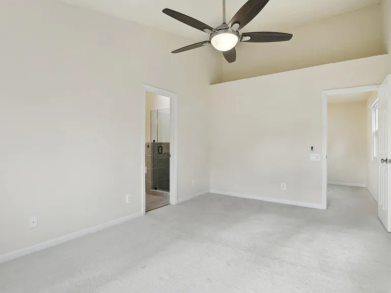 43840 Laburnum Sq — Photo 11