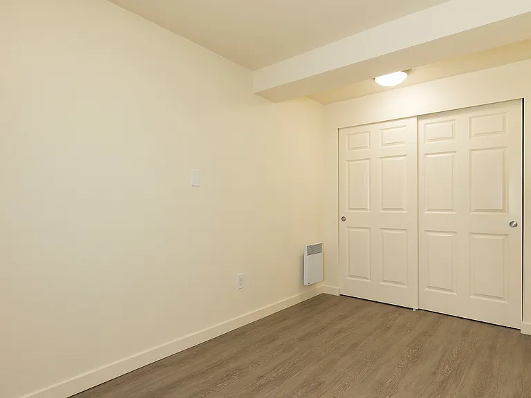 Phinney 12 Apartments — Photo 18