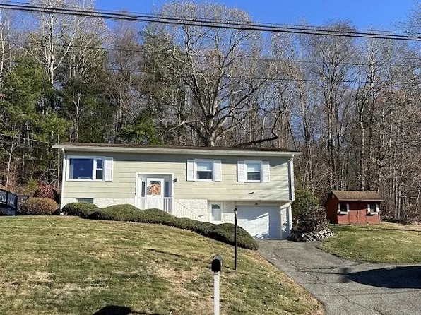 69 Valleyview Dr, Hampden, MA 01036