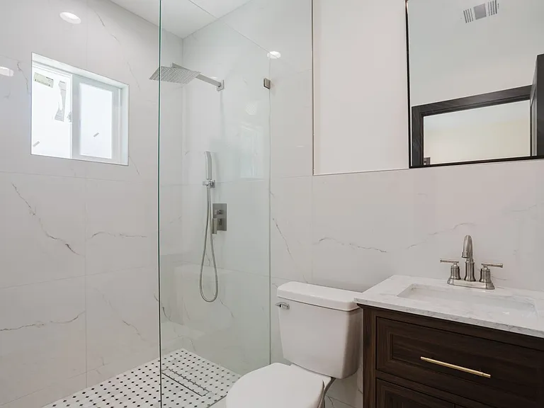 6550 Beeman Ave — Photo 23
