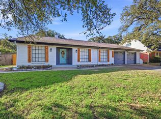 140 Stonegate Ct, Bedford, TX 76022