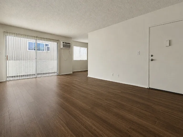 10138 Palms Blvd #19 — Photo 2
