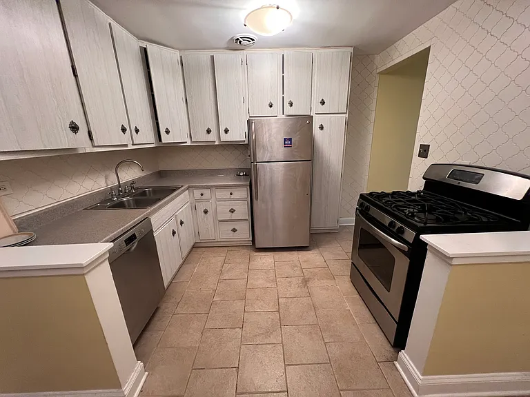2837 W Summerdale Ave #1W — Photo 6