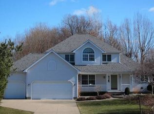 829 Long Point Dr, Erie, PA