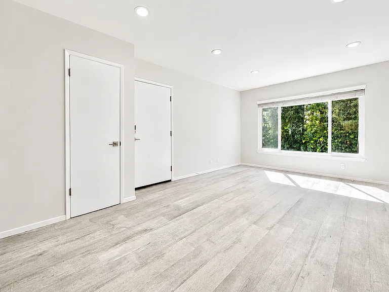 1676 Manning Ave #2 — Photo 6