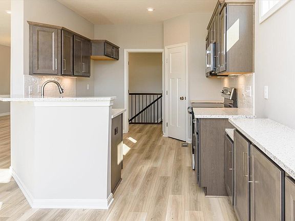 3rd image of 7677 Devonshire Dr #30-201