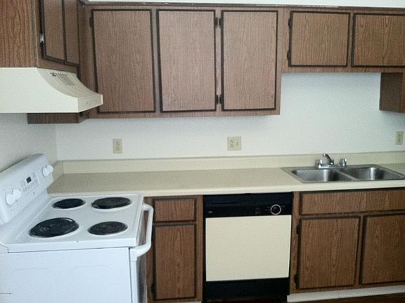 5th image of 2819 E Marconi Ave APT 201