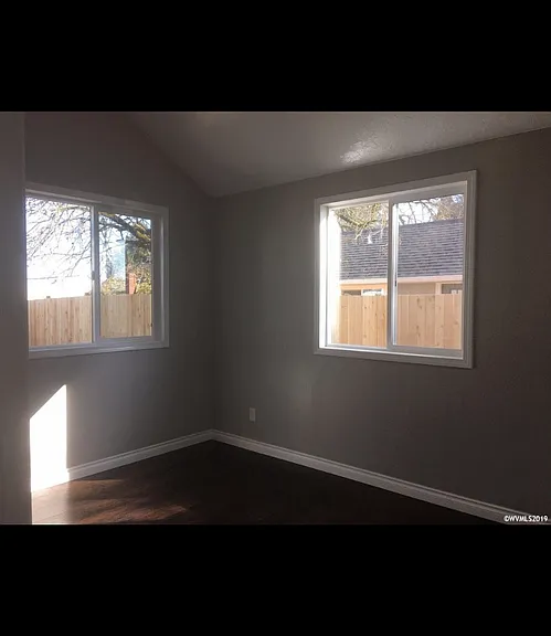 725 Russell Dr — Photo 5