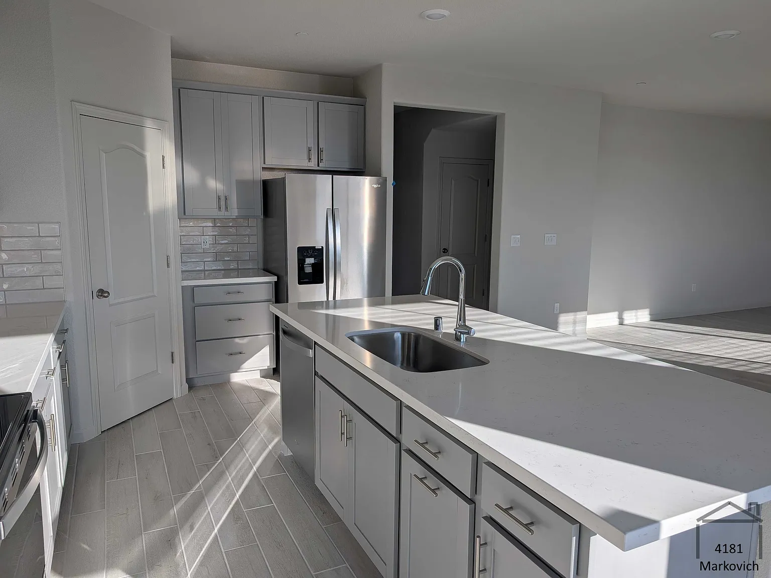 4 bed, 2800 sqft, $4,900 — Photo 4