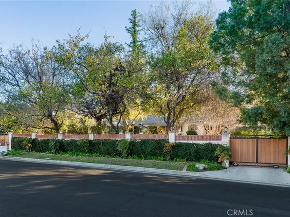 20550 Wells Dr, Woodland Hills, CA 91364