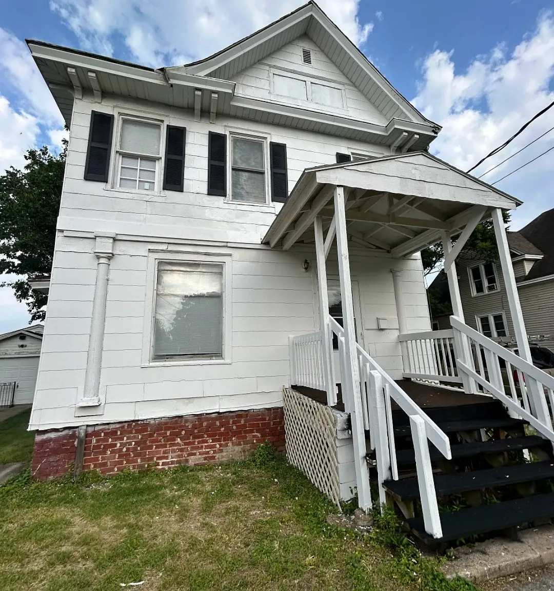 4 bed, 2200 sqft, $1,900 — Photo 1