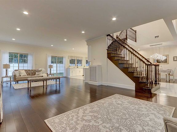 3rd image of 58 Fountain Ln