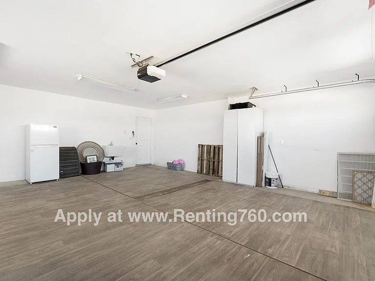 321 N Bonita Ave — Photo 32