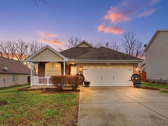 2nd image of 152 Sutton Place Blvd