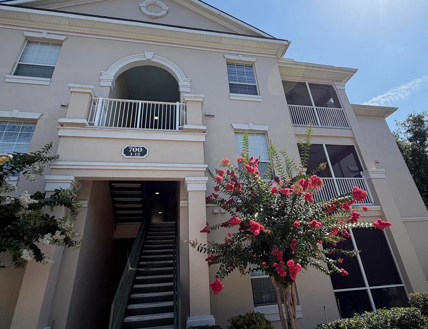 3 bed, 2.0 bath, 1258 sqft, $1,700 — Photo 1