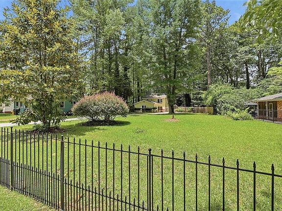 2nd image of 184 Fairview Dr