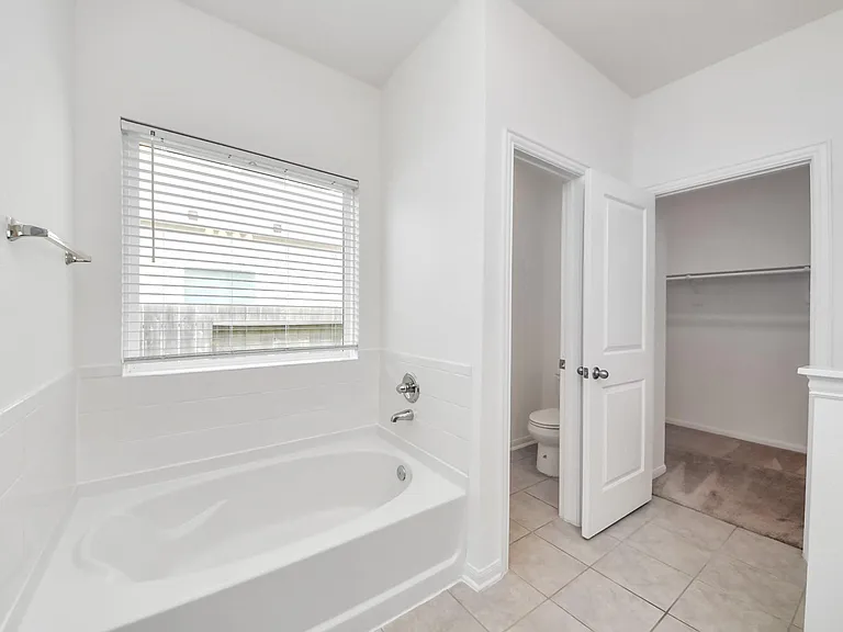 4919 Fairwater Ct — Photo 11