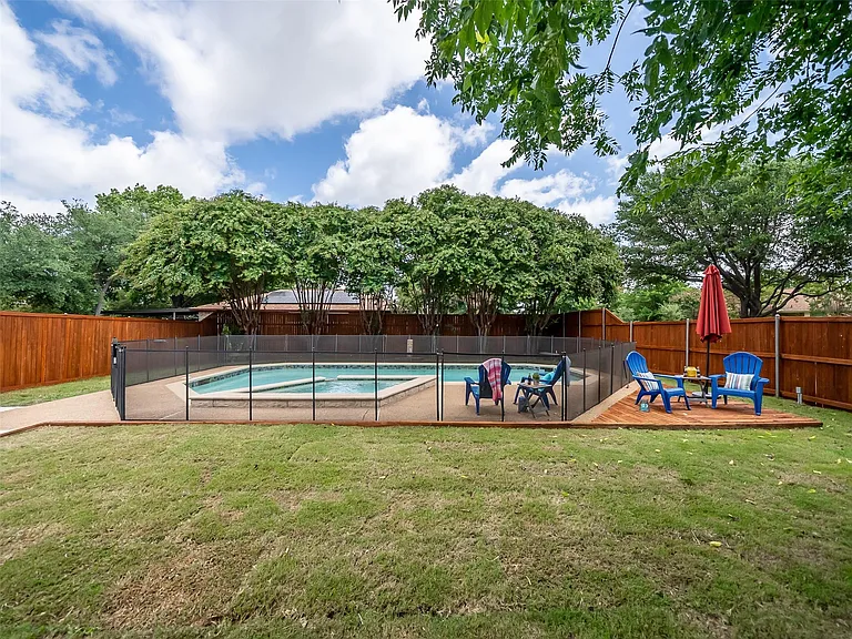 709 Thoreau Ln — Photo 30