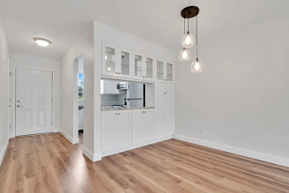 1250 Denning Dr — Photo 2