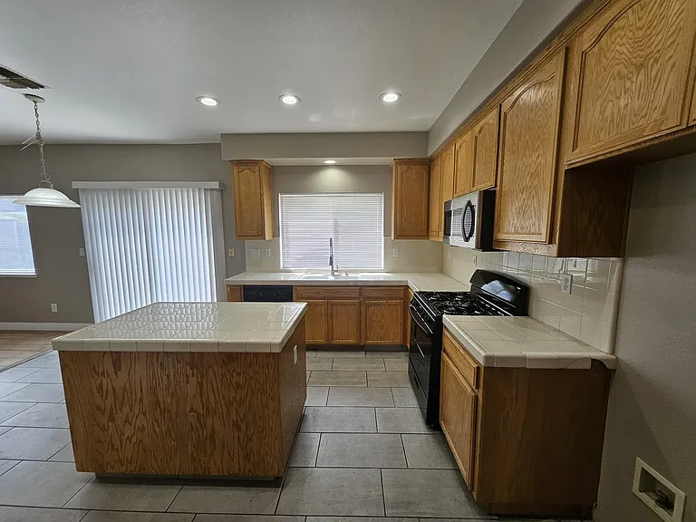 1836 Winding River Ct — Photo 12