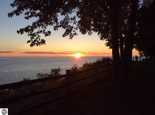 537 Michigan Ave APT 7, Frankfort, MI 49635