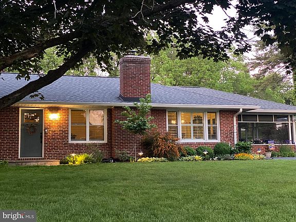 2nd image of 3801 Saint Johns Ln