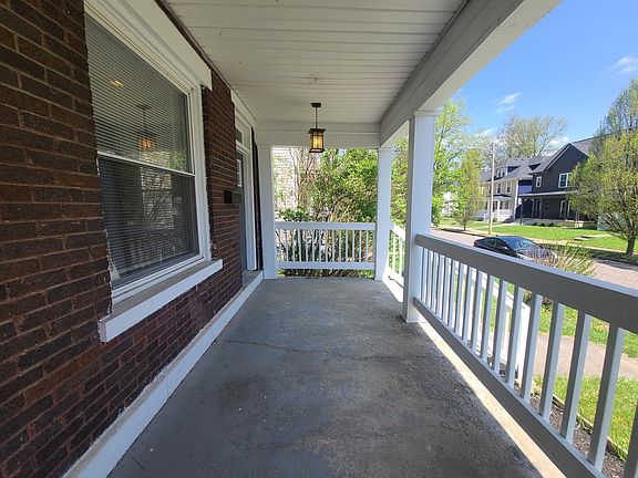3rd image of 427 Stoddart Ave