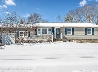 26 Woodside Dr, Howell, NJ