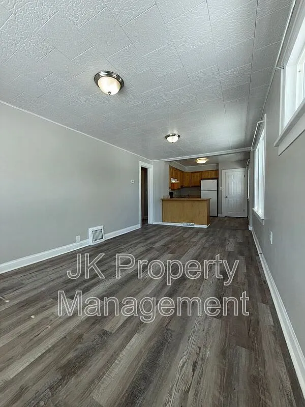 2 bed, 1.0 bath, 1500 sqft, $1,350 — Photo 4