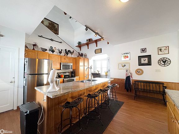 4th image of 1424 Lemon Ave