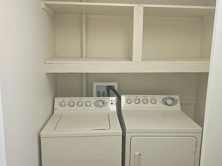 1059 E Sequoia Dr — Photo 16