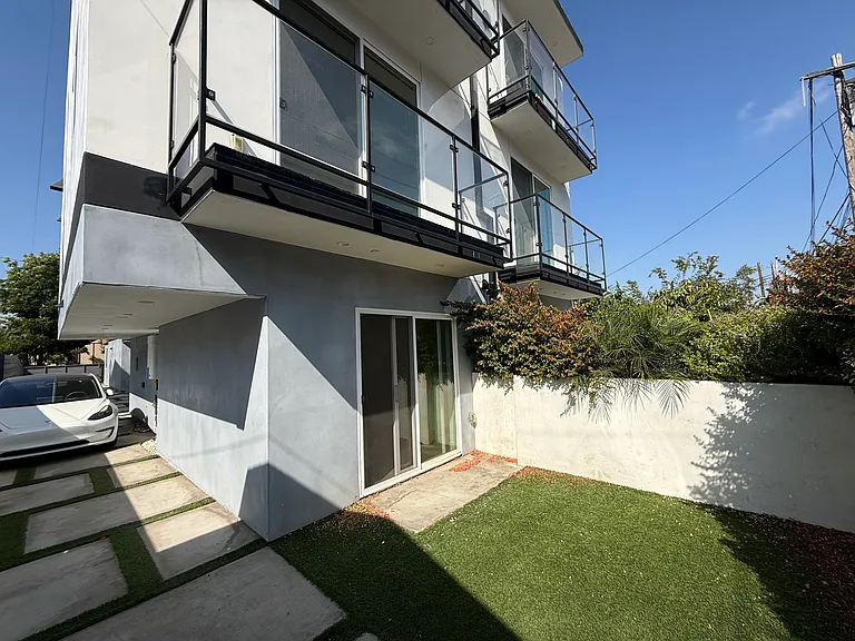2140 Marathon St — Photo 15