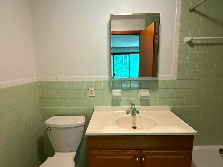 Eastbrook Apartments — Photo 9