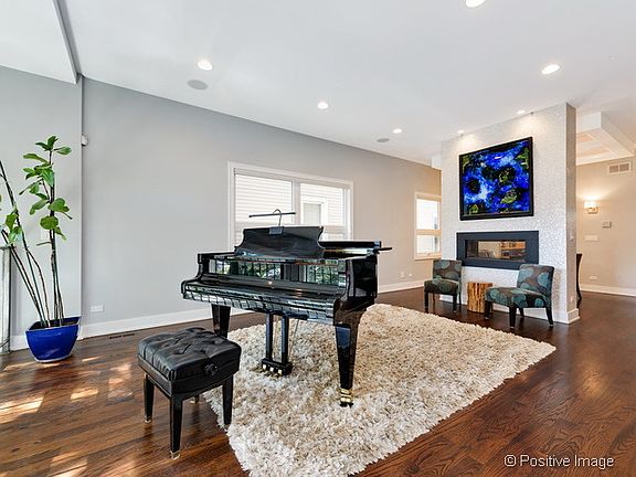 2nd image of 2538 W Moffat St