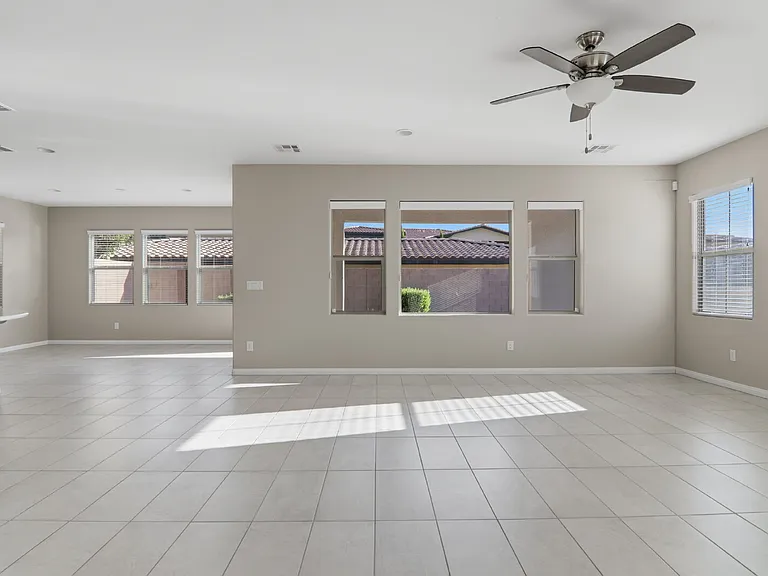 3158 Molinos Dr — Photo 12
