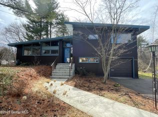 2142 Appletree Ln, Niskayuna, NY 12309