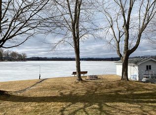 2276 Oakwood Dr, Hillsdale, MI 49242