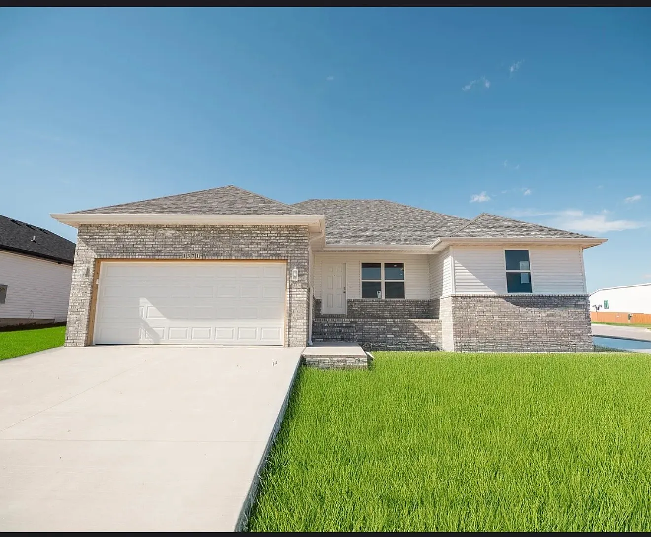 1371 E Macon — Photo 1